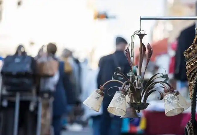 What is the minimum deposit requirement for the Exness platform